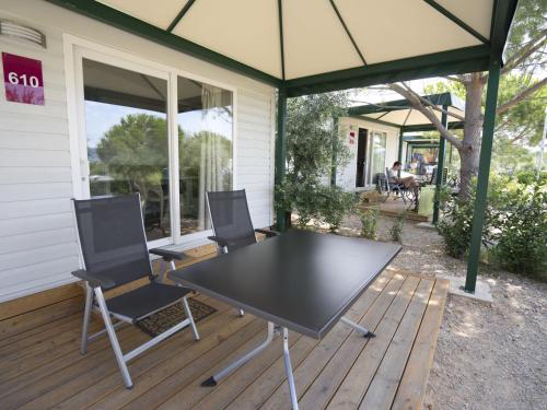 Mobile Home in Cres near Pebble Beach — 4-Star Luxury Hotel in Cres, Croatia