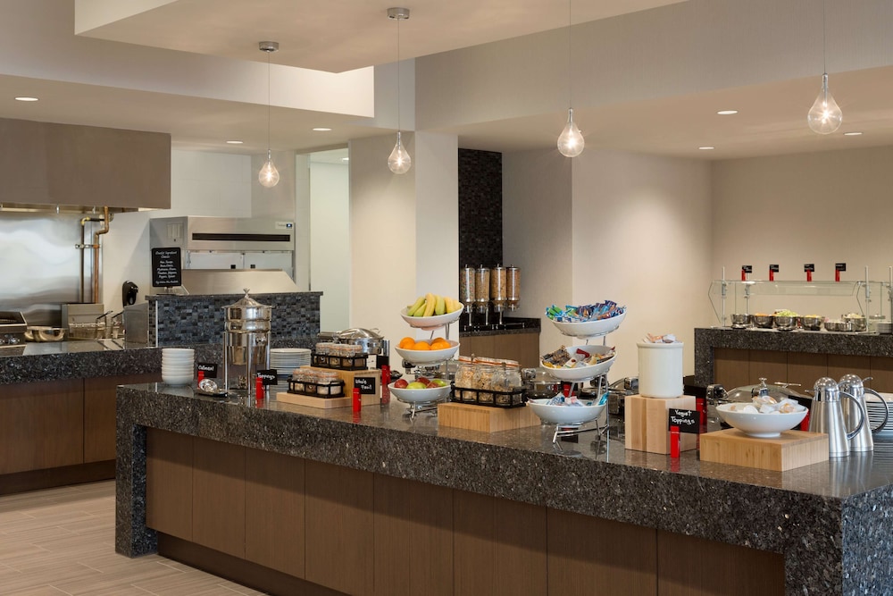 Embassy Suites by Hilton The Woodlands at Hughes Landing - photo 28