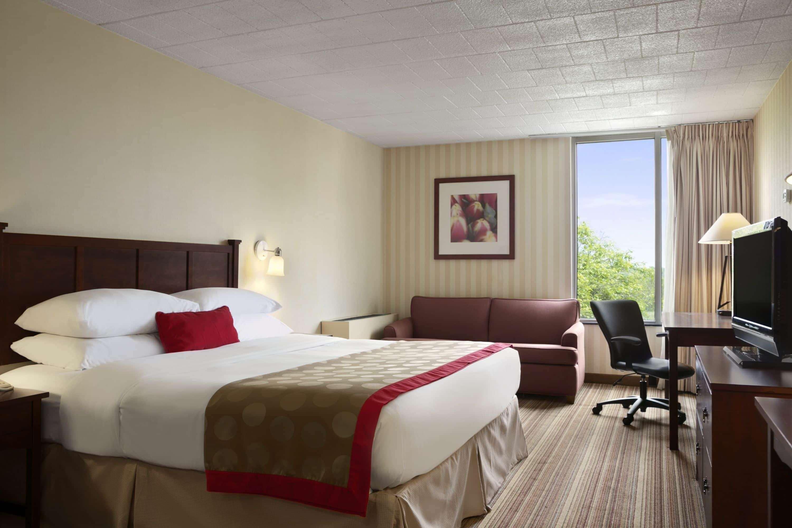 Ramada by Wyndham Greensburg Hotel and Conference Center - photo 5