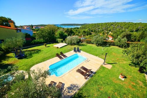 Apartment Villa Mare3 with pool sea view and hydromassage — 4-Star Luxury Hotel in Medulin, Croatia