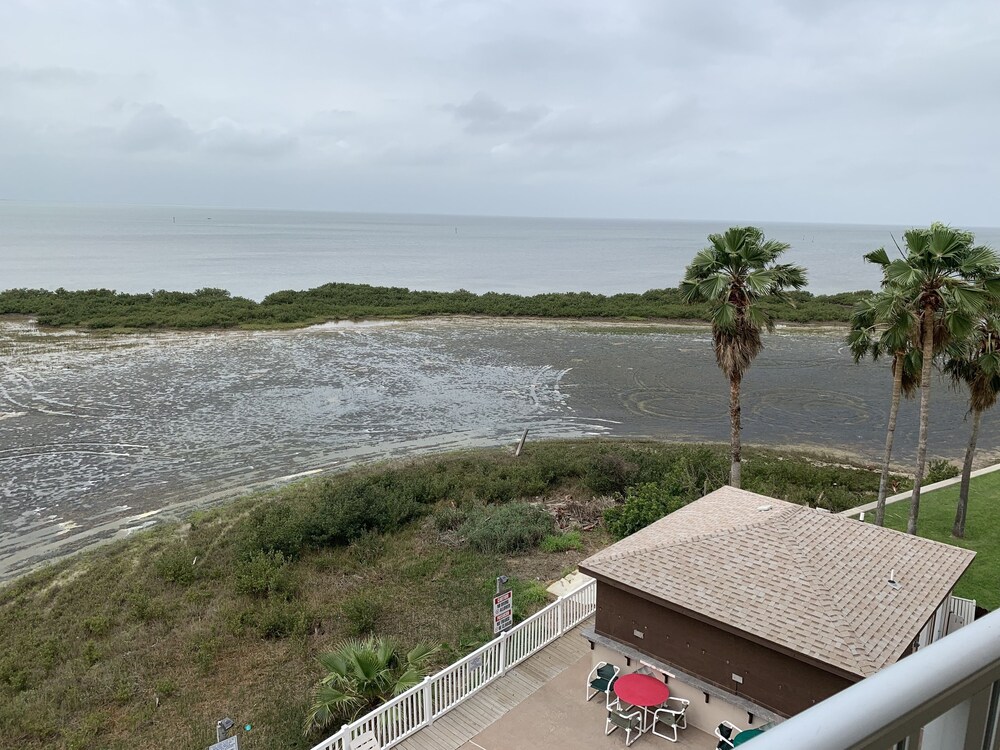 Blue Bay Inn & Suites - photo 44