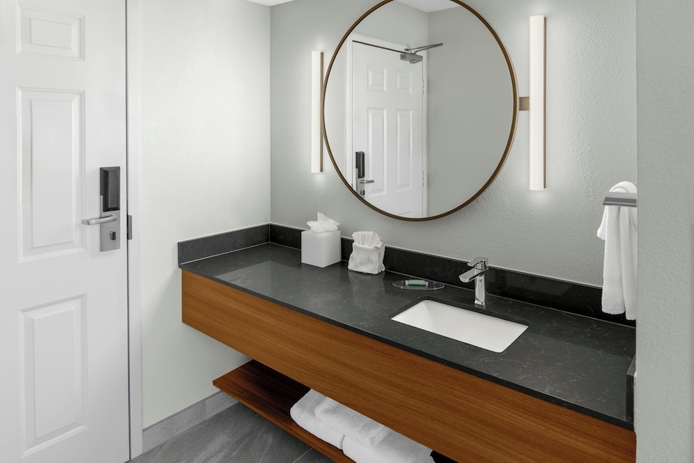 Fairfield Inn & Suites by Marriott San Francisco San Carlos - photo 30