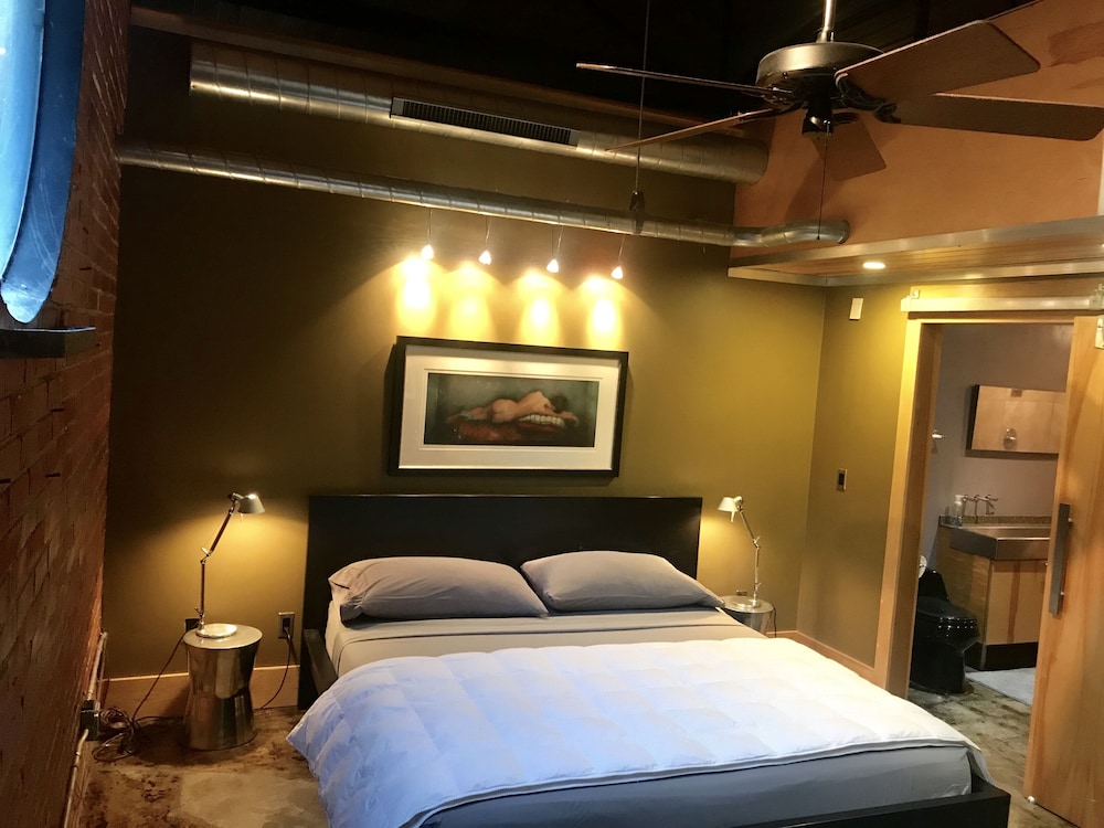 The Hangar Lofts Hotel - photo 15