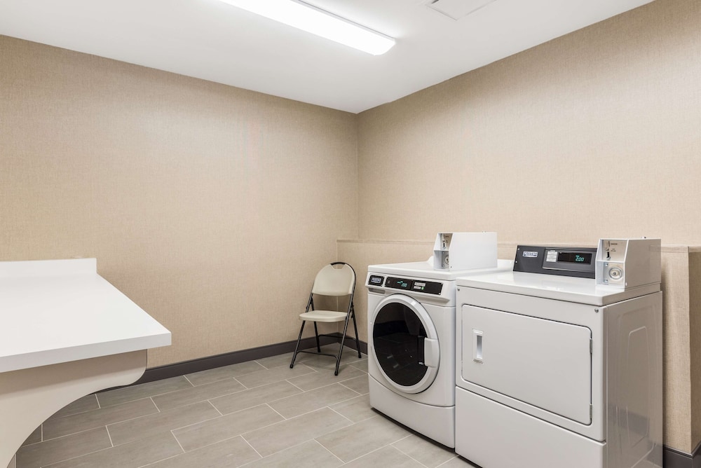 Hampton Inn Batesville - photo 23