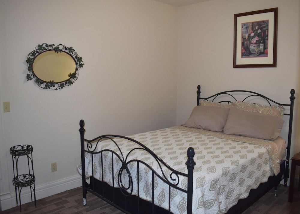 Hermann Crown Suites - photo 11