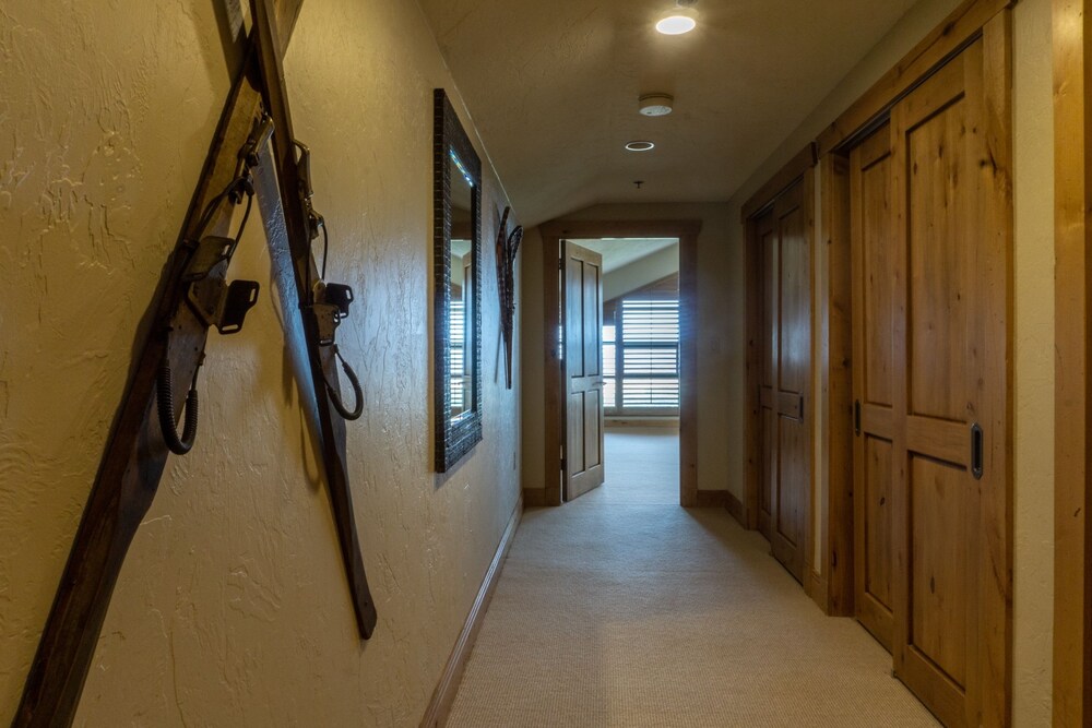 Grand Summit Hotel 702 Penthouse Ski In Ski Out Corner Unit - photo 28