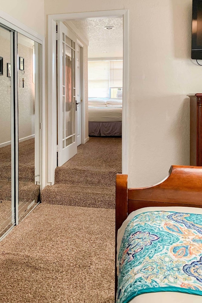 Hot Springs Vacation Rental Home on Lake Hamilton - photo 2