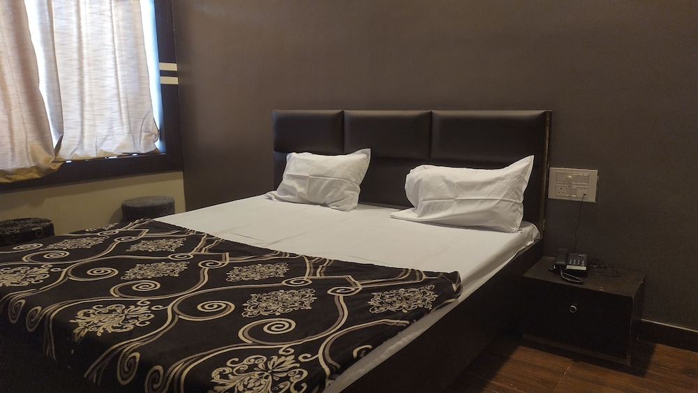 Hotel royal galaxy - last minute hotel in Nowrangapur