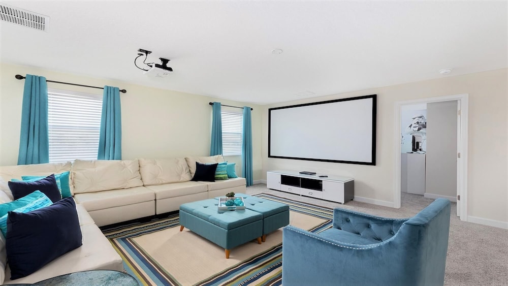Spacious 6BR w Pool SPA With a Stunning Green View - photo 22
