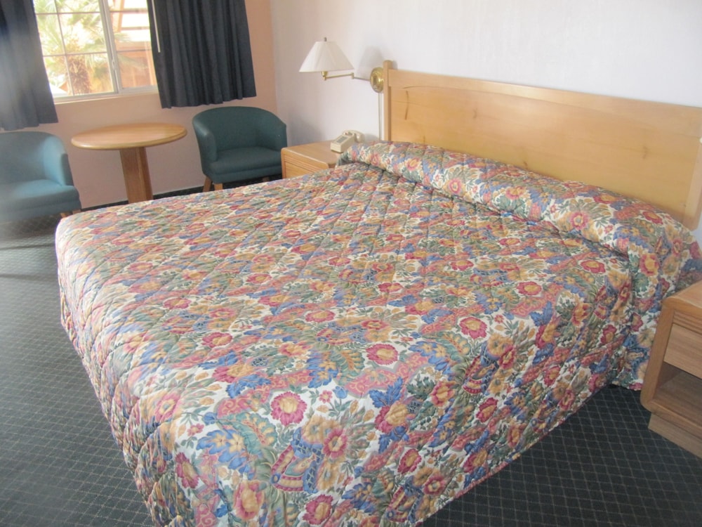 Economy Inn Barstow - photo 5