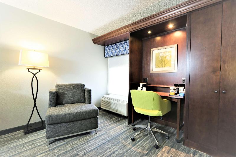 Hampton Inn Atlanta NW Cumberland - photo 25