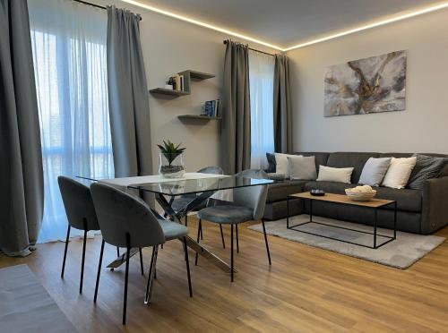 The Captain's Apartments Marina next to Verbella Leonardo Academy MXP — 4-Star Luxury Hotel in Sesto Calende, Italy