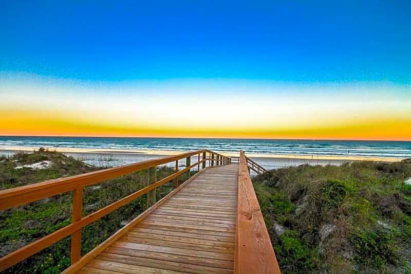 Beacher's Lodge Oceanfront Suites - photo 47