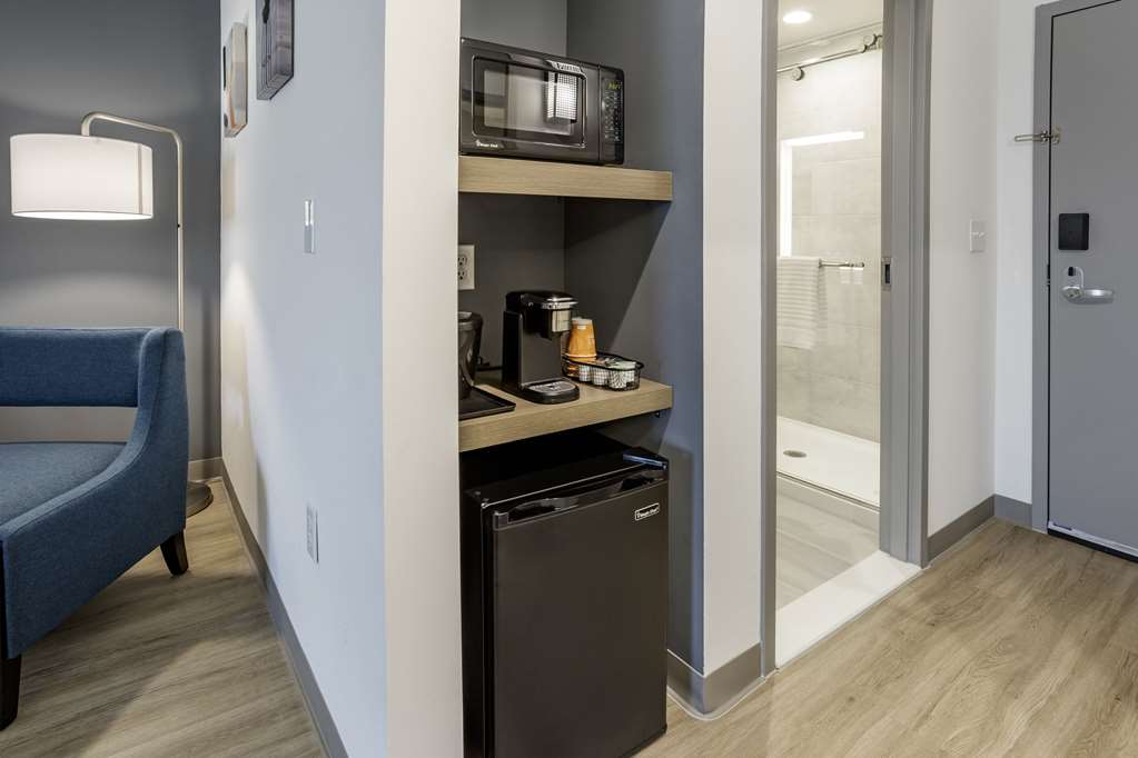 Comfort Inn & Suites Newark Liberty International Airport - photo 42