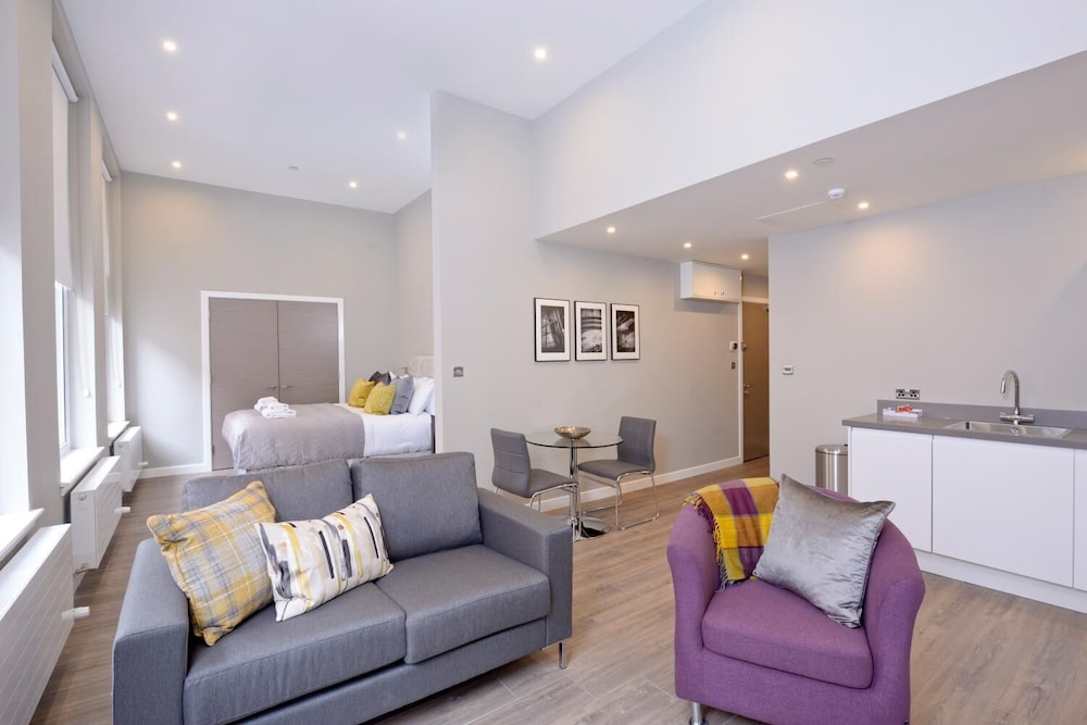 Nelson Mandela Place Apartments — 4-Star Luxury Hotel in Glasgow, United Kingdom