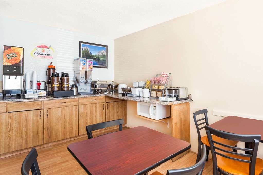 Super 8 by Wyndham Montgomery Maybrook - photo 15