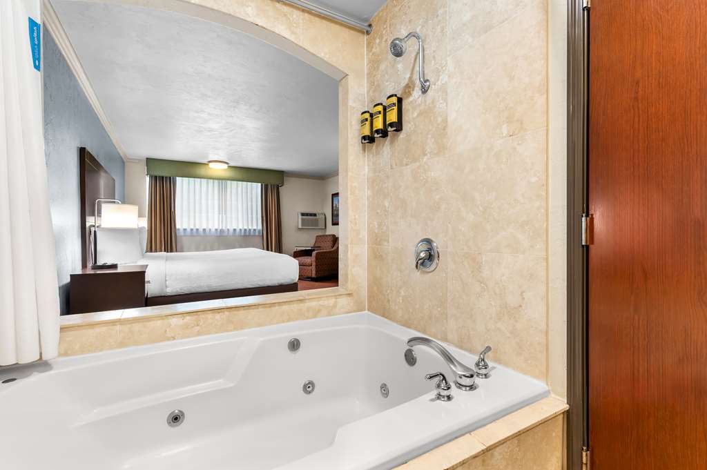 Best Western Plus Parkway Inn - photo 37