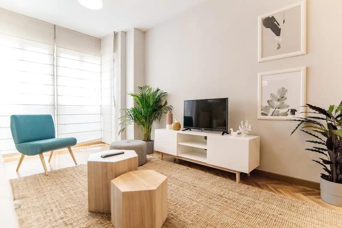 Bright Flat Parking Wanda Metropolitano Airport Madrid hotel
