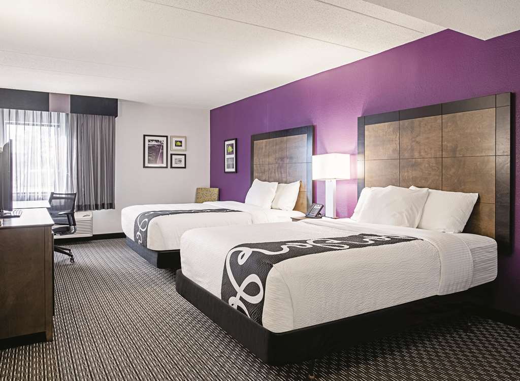 La Quinta Inn & Suites by Wyndham Baltimore N White Marsh - photo 11