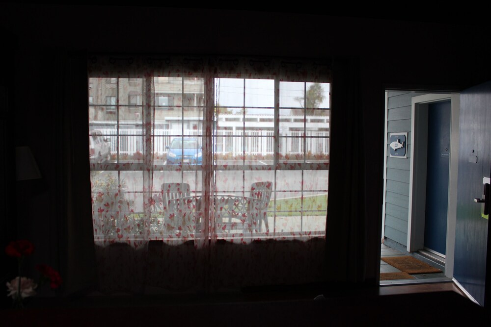 Edgewater Beach Inn - photo 47