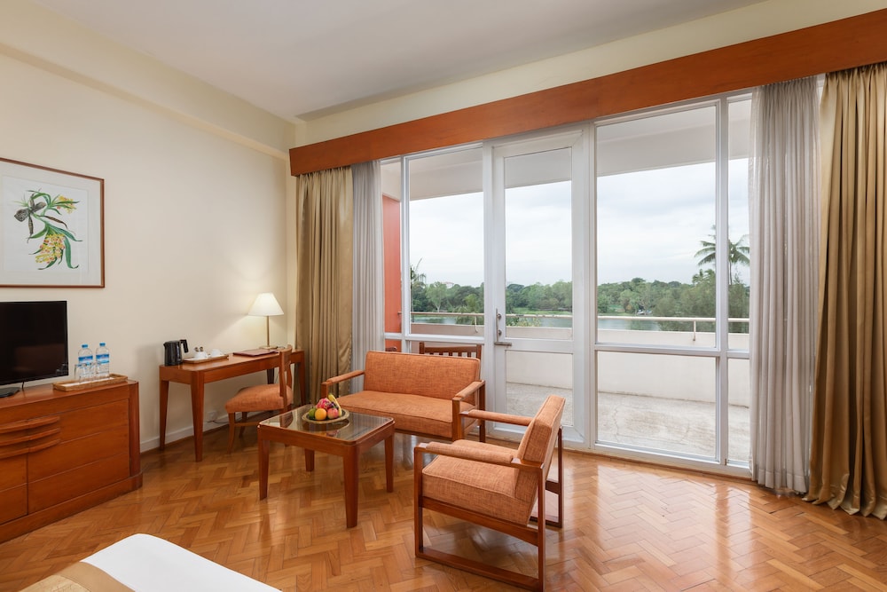 Inya Lake Hotel — Yangon — photo 5