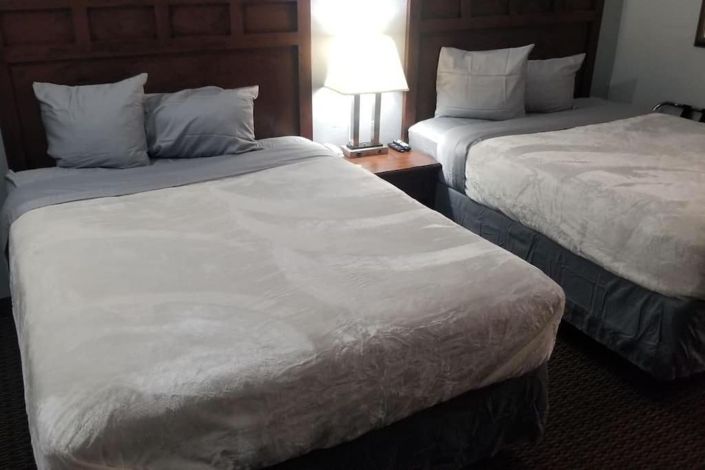 Hotel 2 Queen Beds Hotel Room 220 Booking — Stillwater