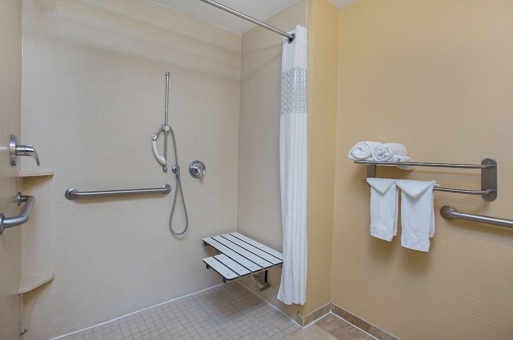 Hampton Inn Covington GA - photo 17