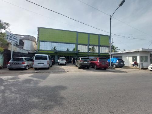 Ully Hotel Solok — Solok