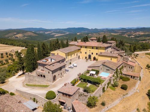Charming Castle in Chianti Classico — 4-Star Luxury Hotel in Gaiole In Chianti, Italy