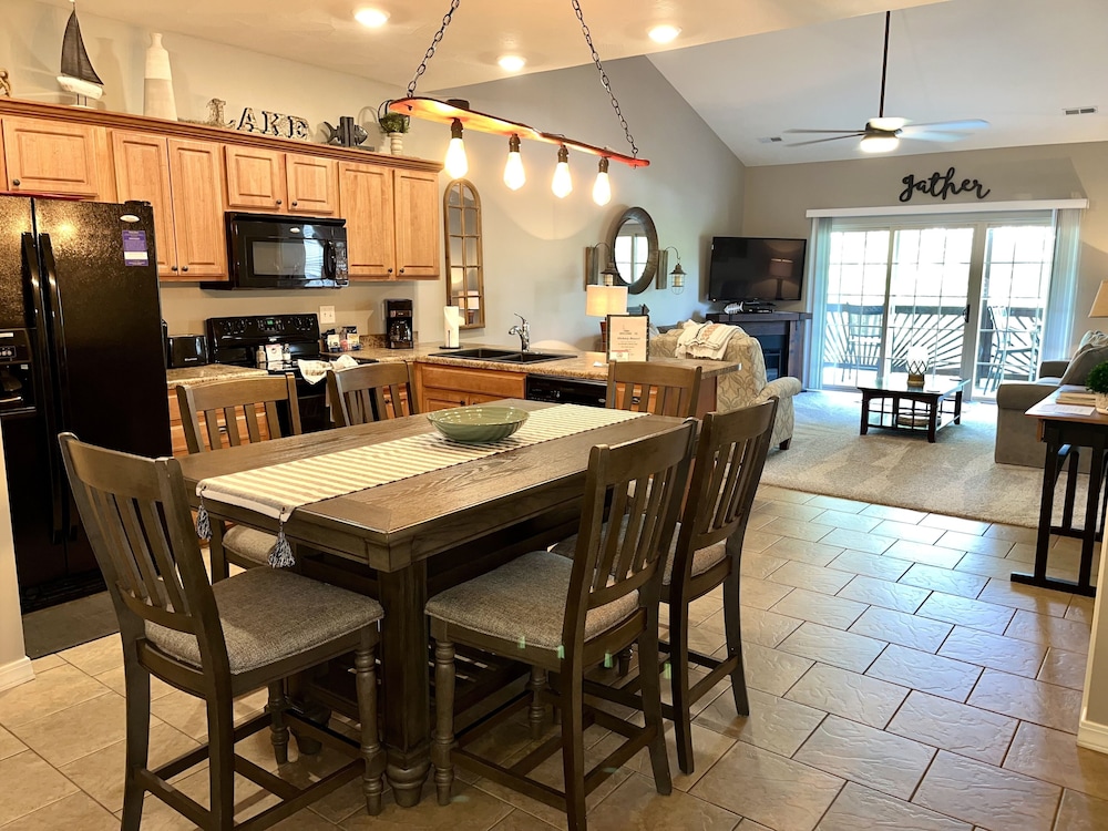 Upper Level Condo A 9 — 4-Star Luxury Hotel in Hollister, United States