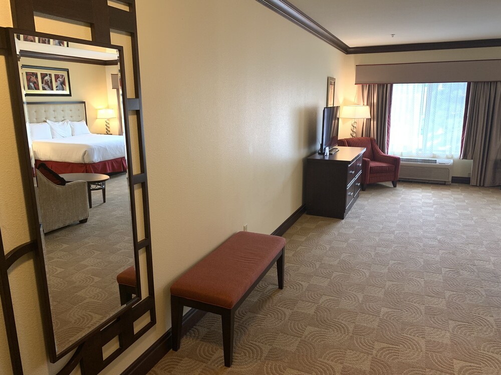 Blue Lake Casino & Hotel - photo 2