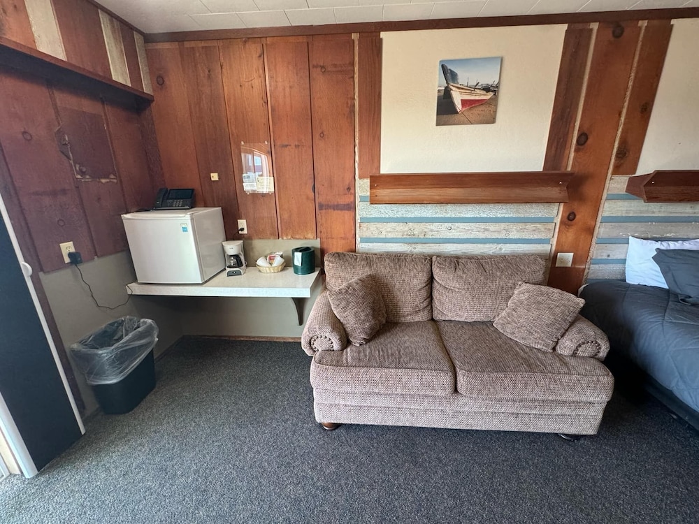 Sunset Oceanfront Lodging - photo 22