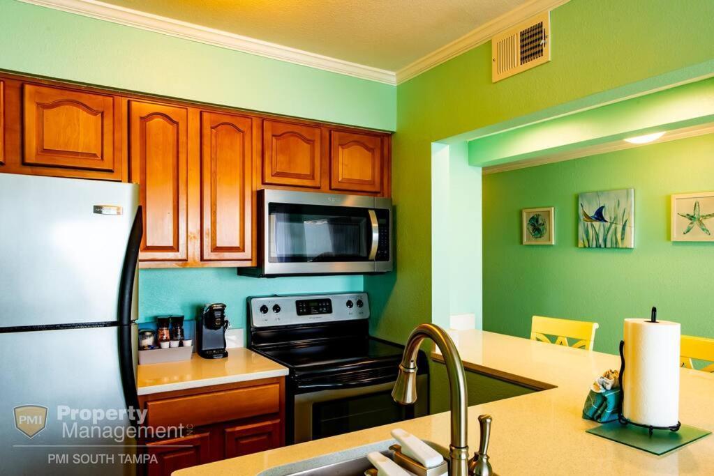 Cool Breeze Sunset views like no other — 4-Star Luxury Hotel in Tampa, United States