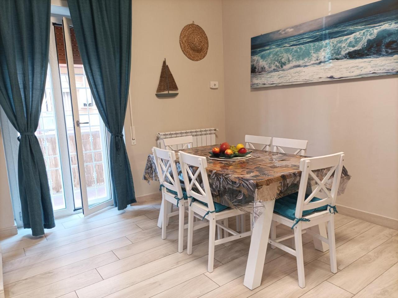 Luxury Beach House — 4-Star Luxury Hotel in Pomezia, Italy