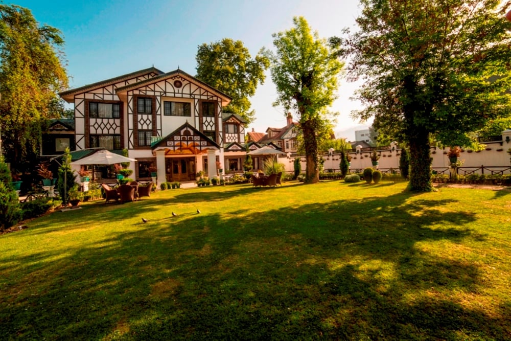 Lemon Tree Hotel Srinagar in Srinagar, India