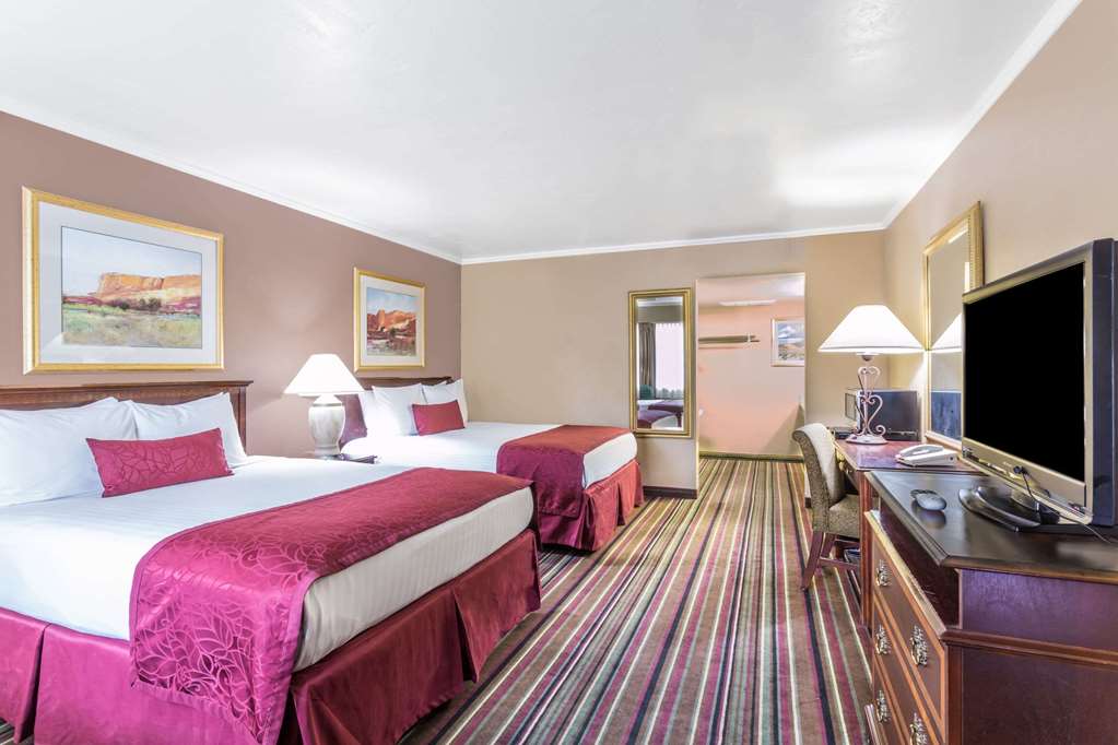 Days Inn & Suites by Wyndham Logan - photo 6