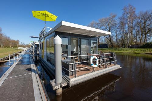 Hausboot Seemaid - carbon neutral hotel in Unknown City