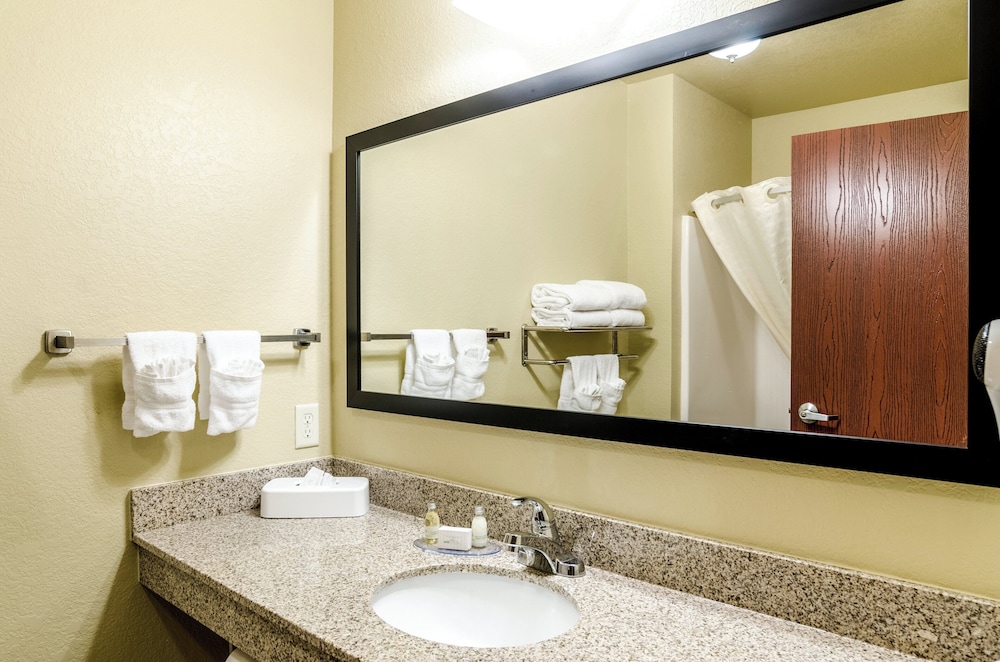 Cobblestone Inn & Suites Cambridge - photo 24