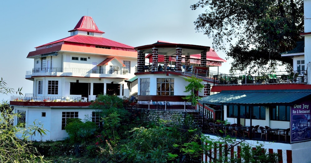 Dee Jay Hotel and Restaurant — hotel in Dera Gopipur