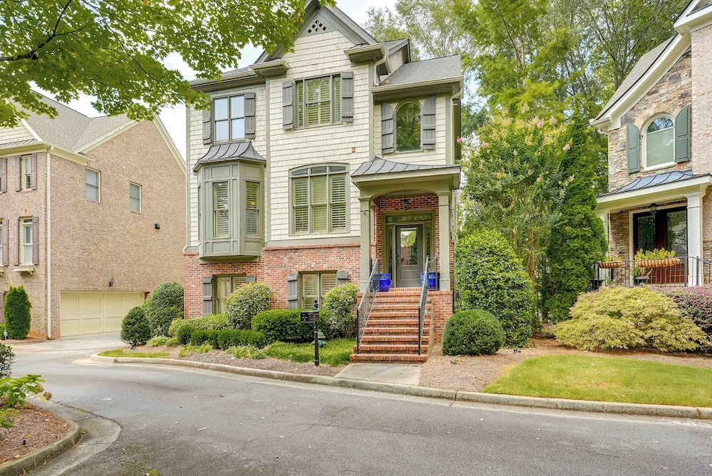Pets Welcome Spacious ATL Area Retreat w Deck