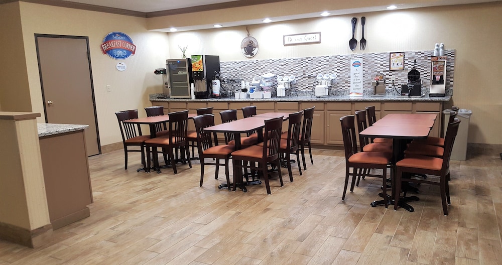 Baymont by Wyndham Belleville Airport Area - photo 4