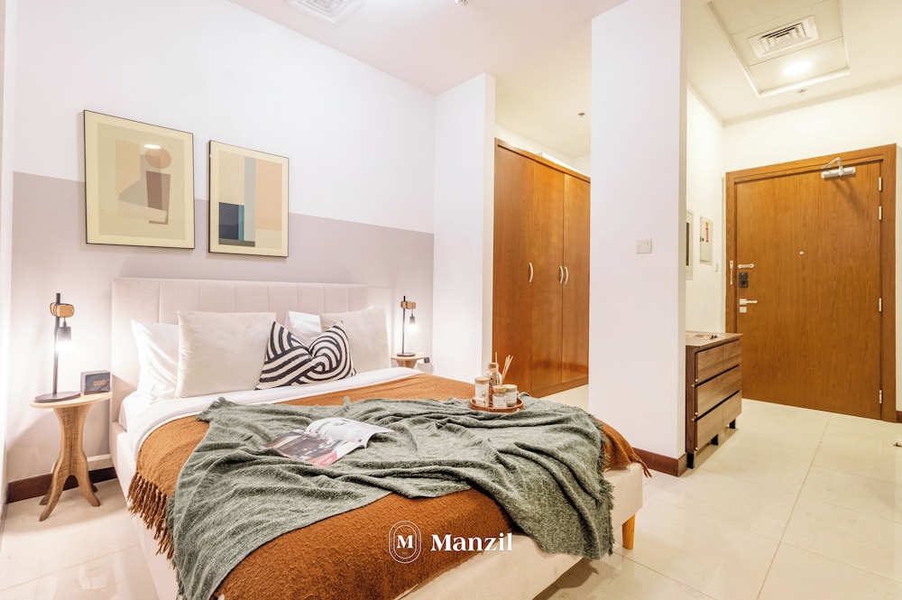 Modern & Luxurious Studio Near CircleMall — 4-Star Luxury Hotel in Dubai, United Arab Emirates