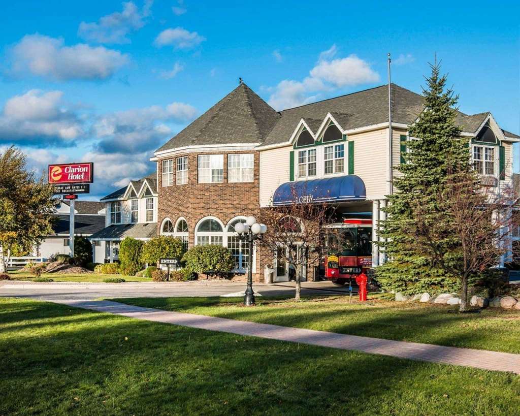 Clarion Hotel Mackinaw City Beachfront — Mackinaw
