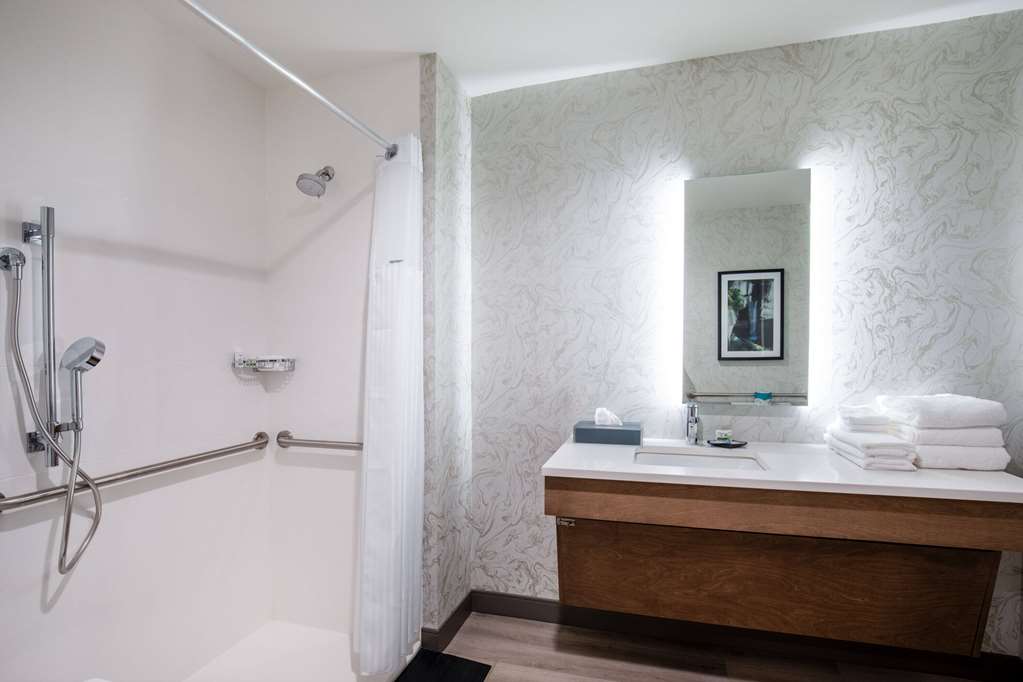 La Quinta Inn & Suites by Wyndham Chattanooga Downtown South - photo 6