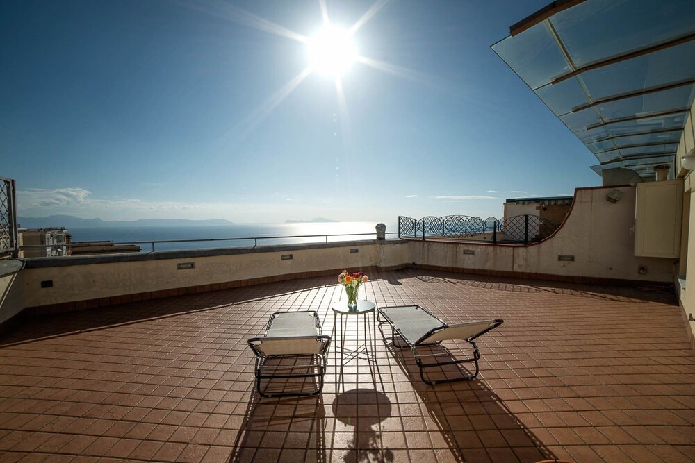 Vomero Roof - carbon neutral hotel in Naples