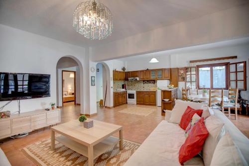 Chalkidiki Beachfront Haven Perfect location — 4-Star Luxury Hotel in Nikiti, Greece