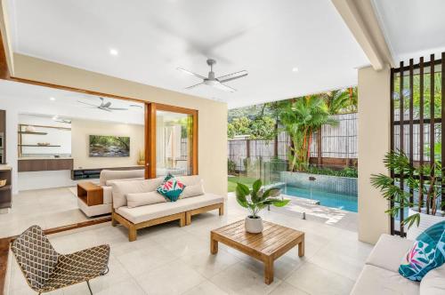 Belle Escapes Havenly Luxury Villa Palm Cove — 4-Star Luxury Hotel in Palm Cove, Australia