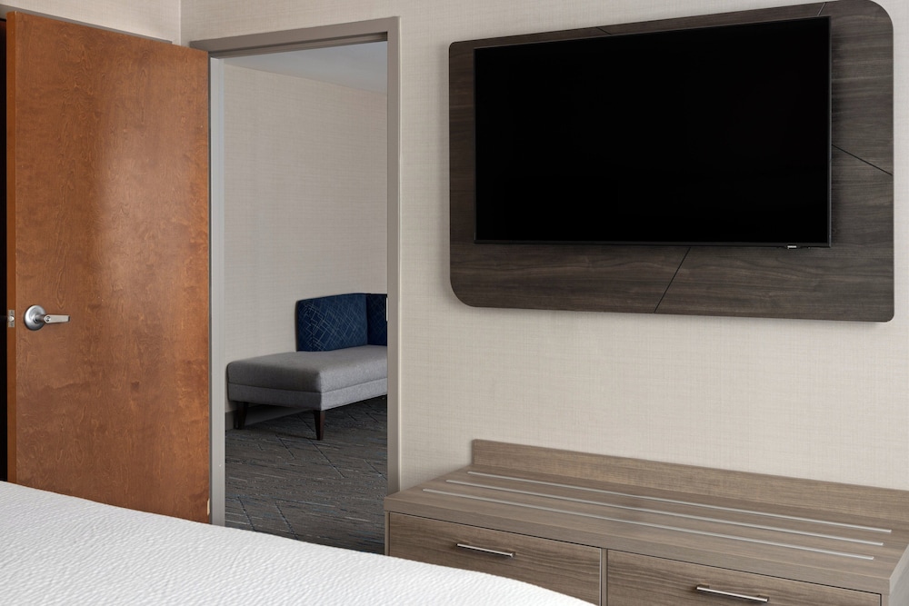 Holiday Inn Express Hotel & Suites Freeport by IHG - photo 15