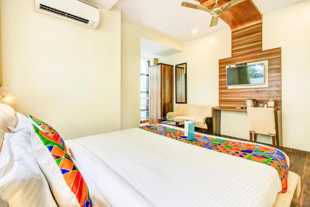 New Axis By Glitz Hotels — Mumbai — photo 2