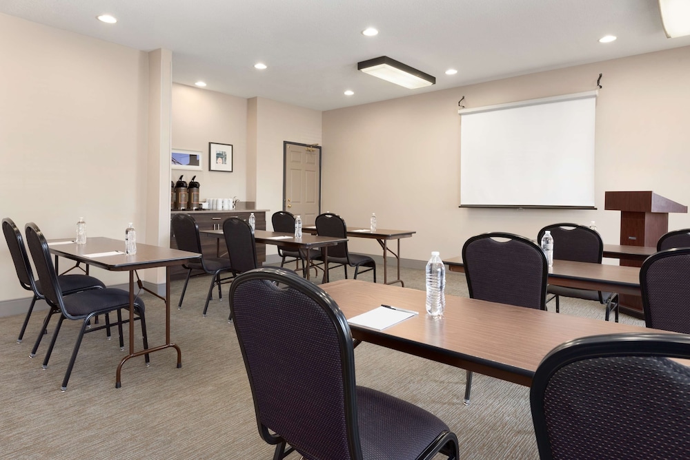 Country Inn & Suites by Radisson Romeoville I 55 - photo 24